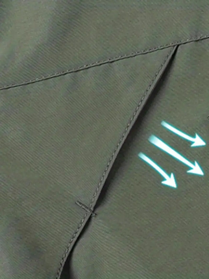 Grüne Outdoor-Jacke, wind- und wasserdicht, Detailansicht, atmungsaktiv, funktional.