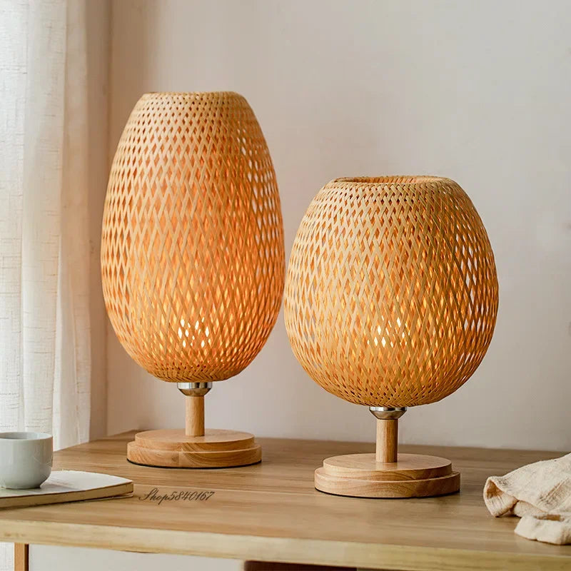 Zwei handgefertigte Bambus-Tischlampen, chinesischer Stil, für Wohnzimmer-Dekoration.