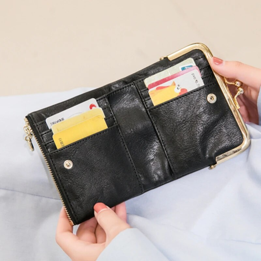 Schwarzes Vintage-Kisslock-Portemonnaie aus Leder mit Kartenfächern und Reißverschluss.