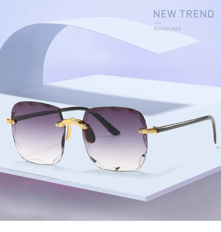 Vintage randlose Sonnenbrille, quadratisch, goldene Bügel, lila Gläser, modisch.
