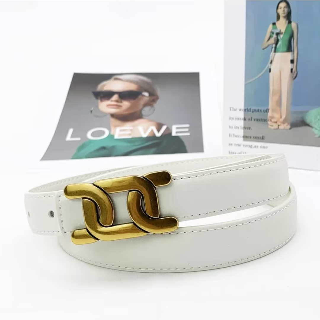 Weißer Ledergürtel mit goldener Schnalle, modisch, elegant, Damenaccessoire.