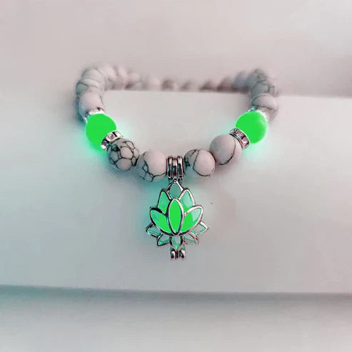 Weiße und grüne Perlenarmband mit Lotus-Anhänger, leuchtend, Schmuck für Damen.