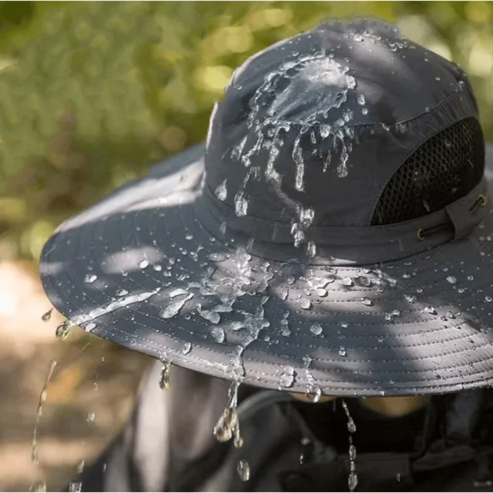 Venkovní sluneční klobouk s integrovaným solárním ventilátorem – CoolBreeze Solar