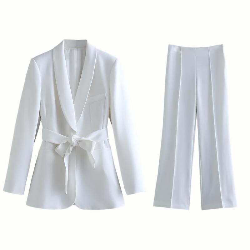 Weißer Damenanzug mit Blazer und Hose, elegantes Design, ideal für Business und formelle Anlässe.