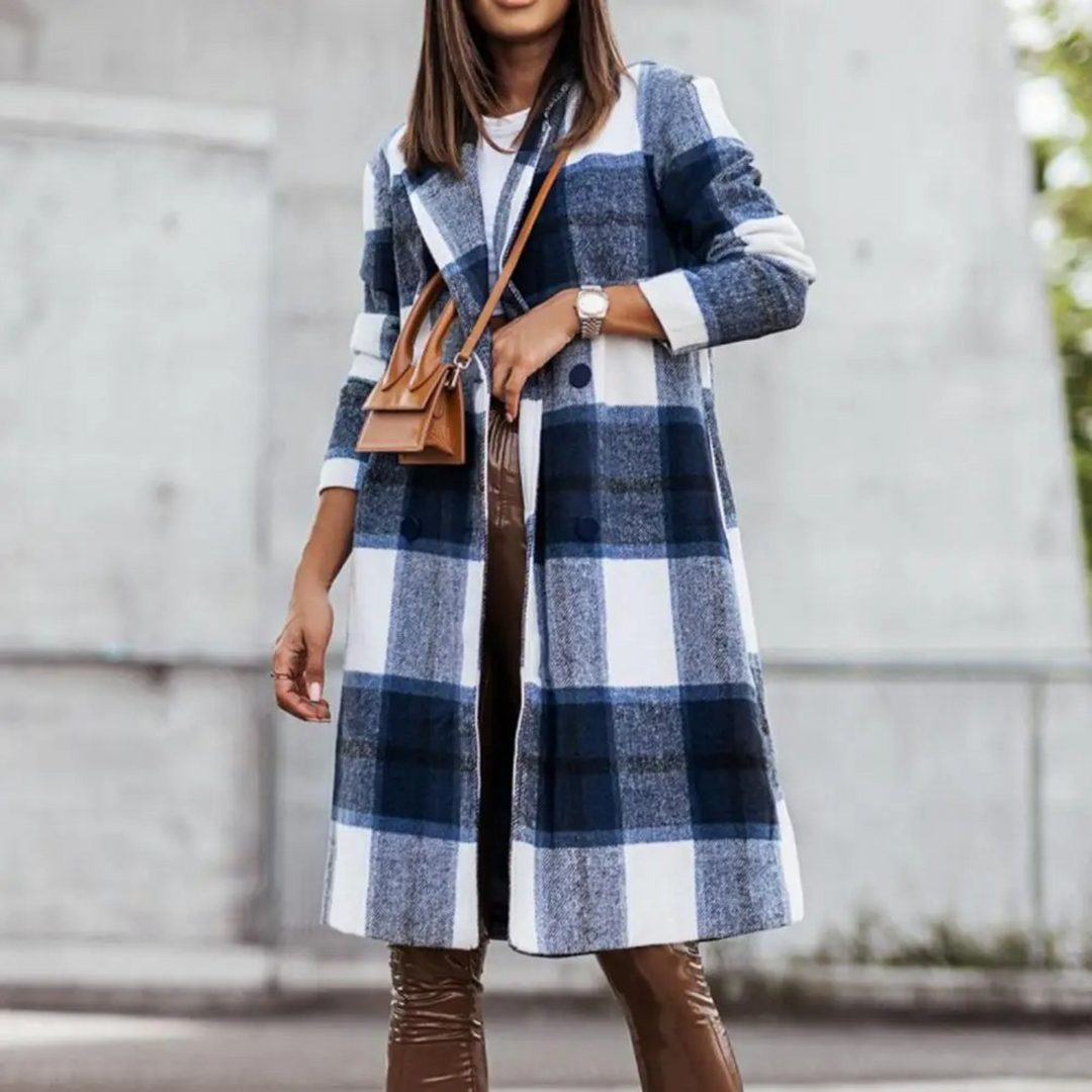 Damenmantel kariert blau-weiß, Wollstoff, eleganter Stil, Herbstmode, lange Ärmel.