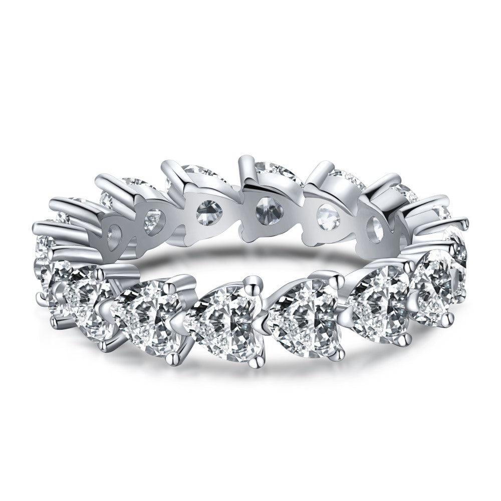 Silberring mit Herz-Diamanten, Ewigkeitsring, funkelnd, luxuriös, Schmuck für Hochzeiten.