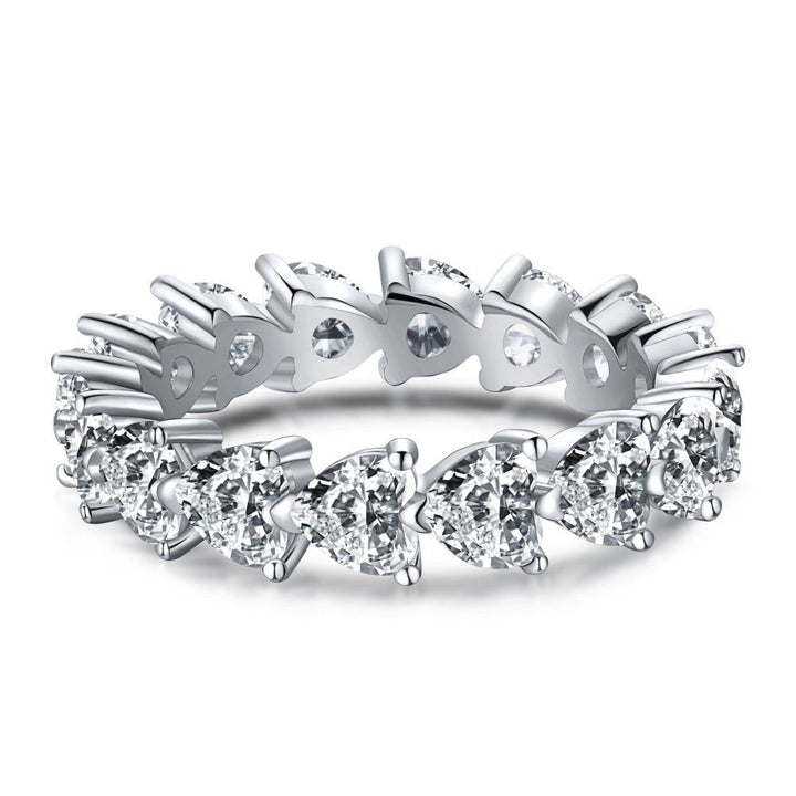 Silberring mit Herz-Diamanten, Ewigkeitsring, funkelnd, luxuriös, Schmuck für Hochzeiten.