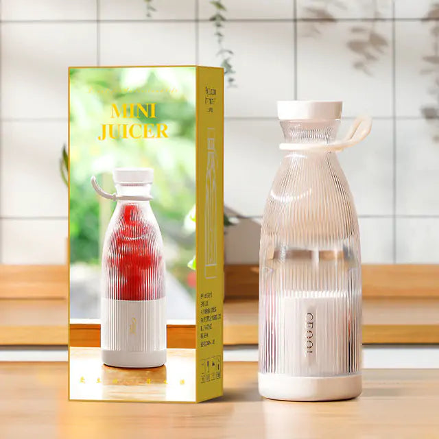 Transparenter Mini-Entsafter aus Kunststoff, weiß, mit Verpackung, ideal für frische Säfte.