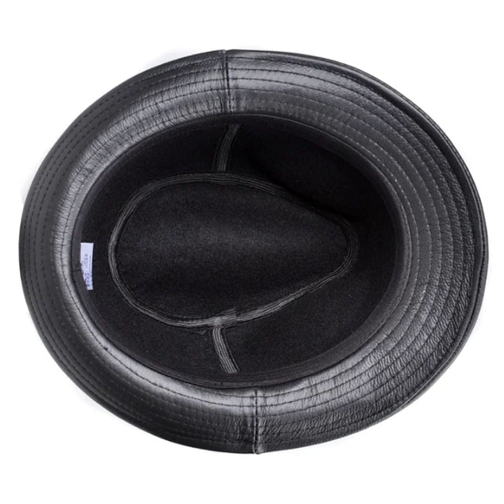 Schwarzer Lederhut, Innenansicht, modisch, hochwertig, Unisex, Accessoire, elegant.