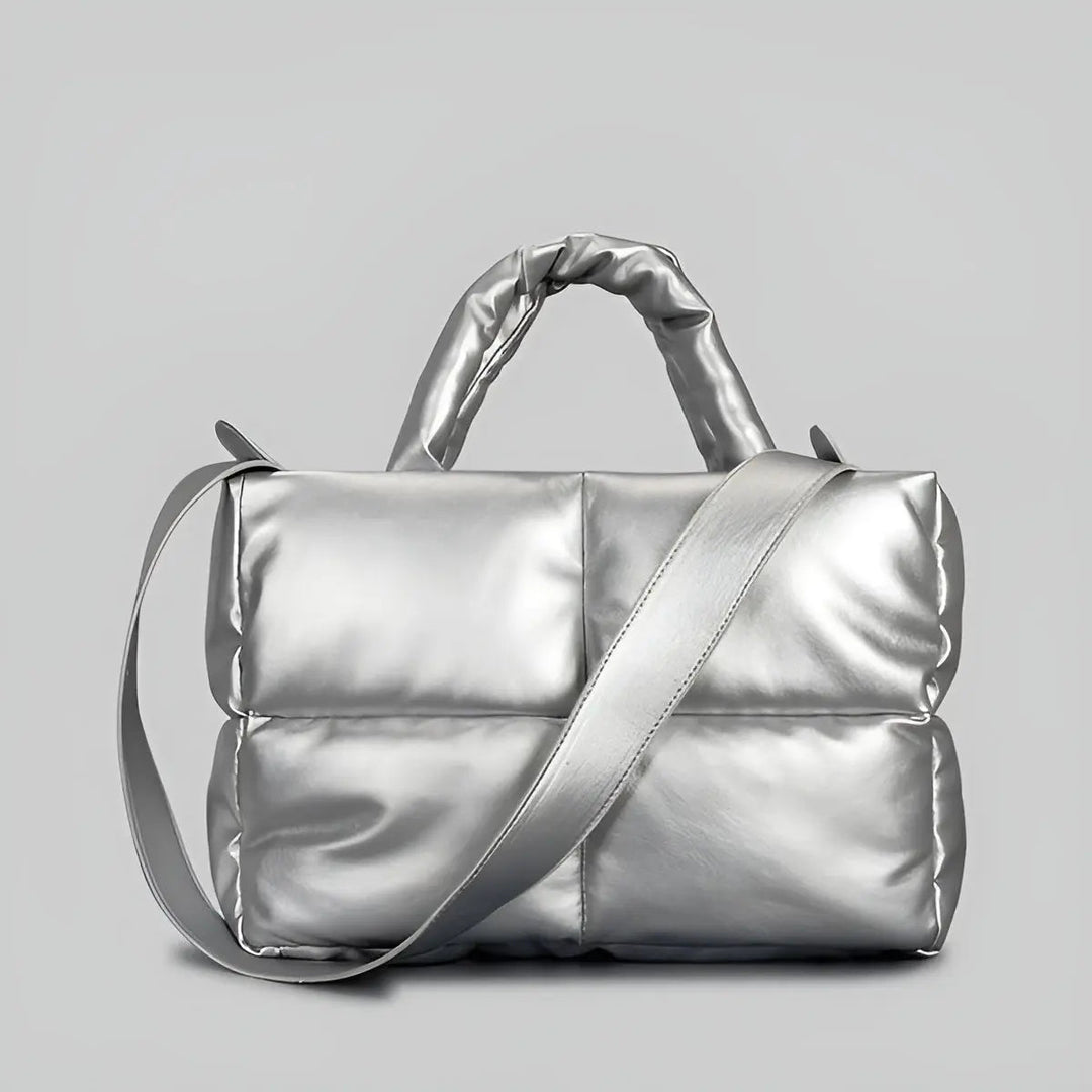 Silberne gesteppte Handtasche mit Schulterriemen, modisch, Damenaccessoire, elegant.