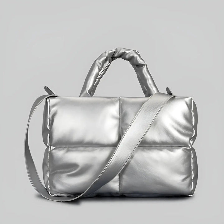 Silberne gesteppte Handtasche mit Schulterriemen, modisch, Damenaccessoire, elegant.