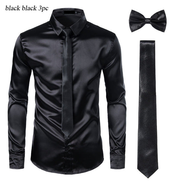Schwarzes Satinhemd mit Krawatte und Fliege, Herrenmode, Slim Fit, Party-Outfit.