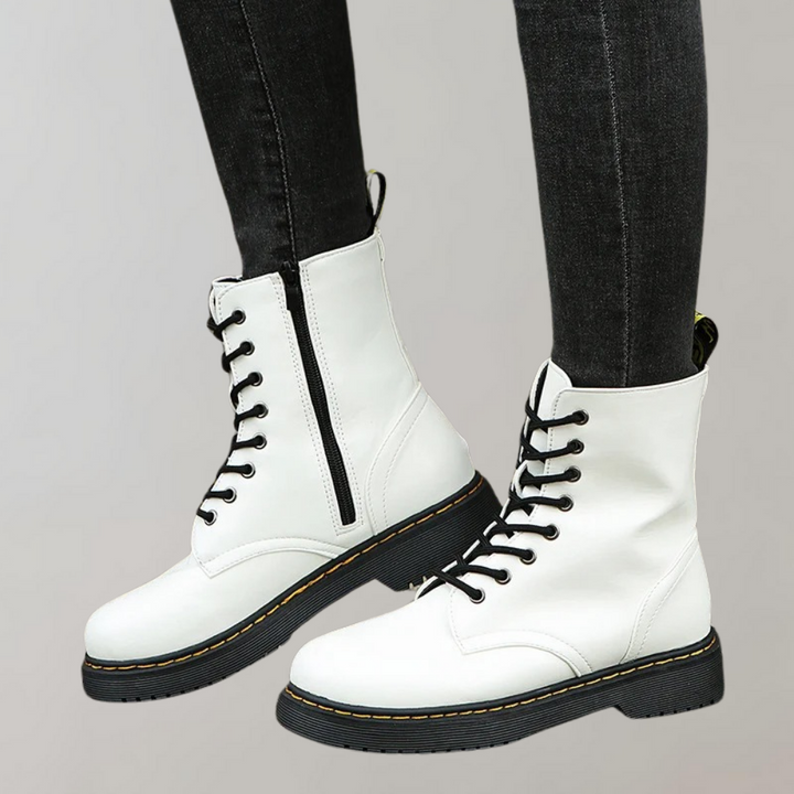 Weiße Damenstiefel mit Schnürung, schwarzer Sohle, Reißverschluss, modisch, bequem.