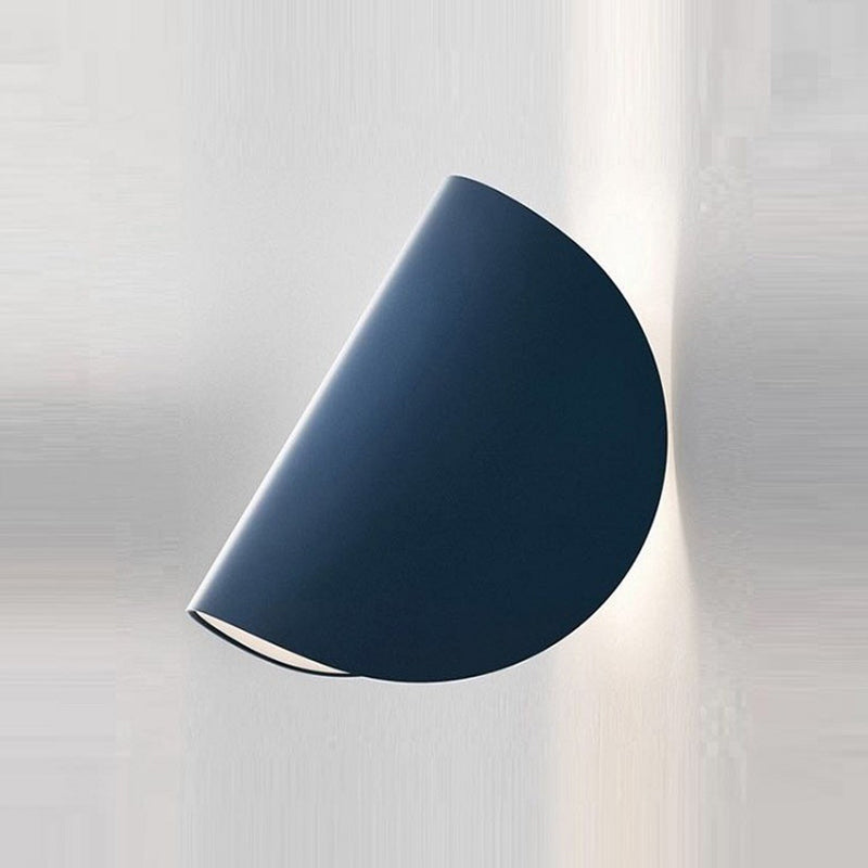 Moderne schwarze Wandleuchte, minimalistisches Design, Innenbeleuchtung, Metall, rund.