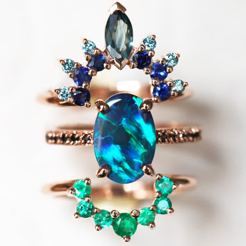 Opalring mit blauen und grünen Edelsteinen, Roségold, elegantes Schmuckdesign, luxuriös.