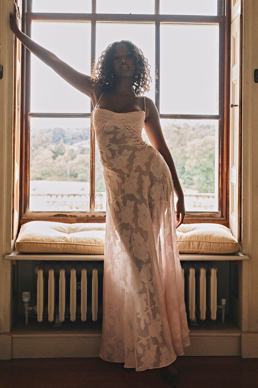 Stylové bezrukávové šaty – Viviana