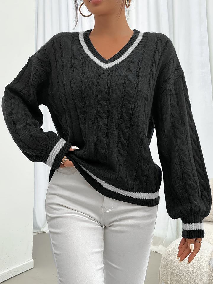 Damen Pullover schwarz, V-Ausschnitt, Zopfmuster, langärmelig, modisch, bequem, Herbstmode.