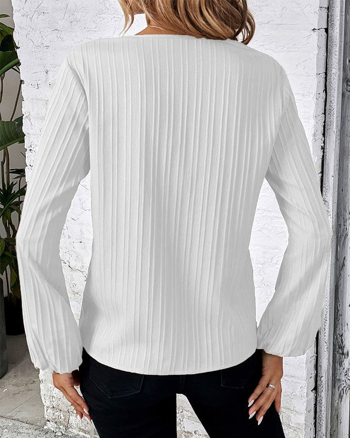 Damenpullover weiß gerippt, langärmelig, elegant, modisch, Freizeitkleidung, Rückansicht.