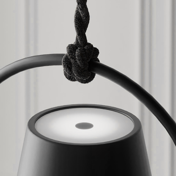 Moderne schwarze Hängelampe mit Seilknoten, minimalistisch, Innenbeleuchtung, Metall, rund.
