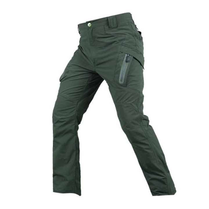 Grüne Outdoor-Hose, wasserabweisend, mit Reißverschlusstaschen, ideal für Wandern und Trekking.