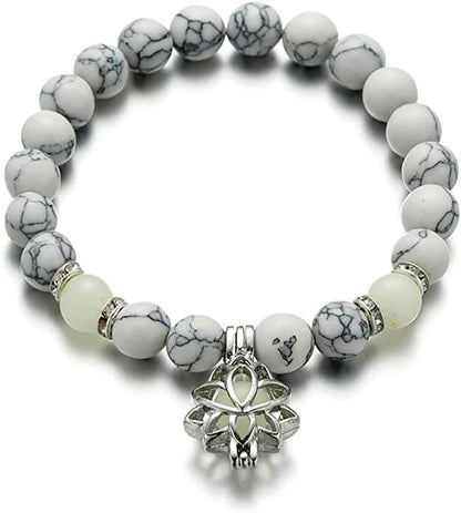 Weißes Howlith-Armband mit silbernem Anhänger, Edelstein-Perlen, Schmuck für Damen und Herren.