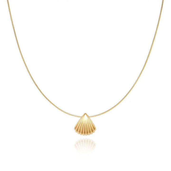 Goldene Muschelkette, elegantes Design, Damen-Schmuck, modisches Accessoire, Geschenkidee.