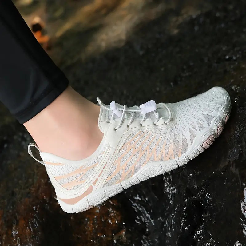 Weiße Barfußschuhe für Damen, atmungsaktiv, rutschfest, ideal für Outdoor-Aktivitäten.
