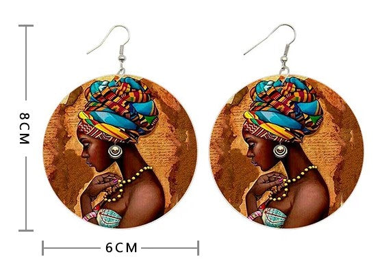 Holzohrringe mit afrikanischem Frauenmotiv, buntes Design, 8cm Länge, 6cm Breite.