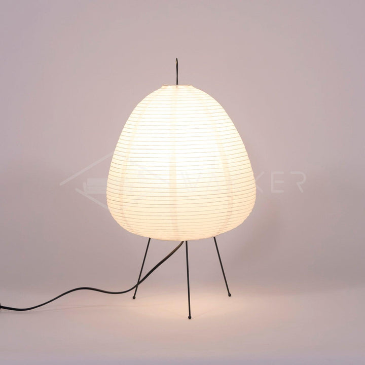 Akari 1A Tischlampe, weiß, Papier, dreibeinig, modernes Design, Innenbeleuchtung, Isamu Noguchi.