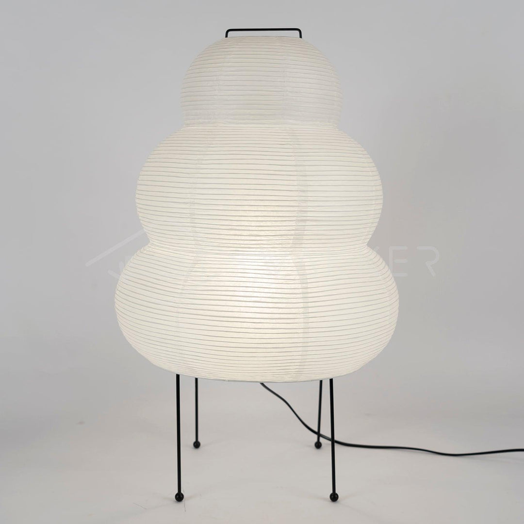 Weiße Akari 24N Tischlampe aus Papier, modernes Design, schwarzer Metallrahmen.