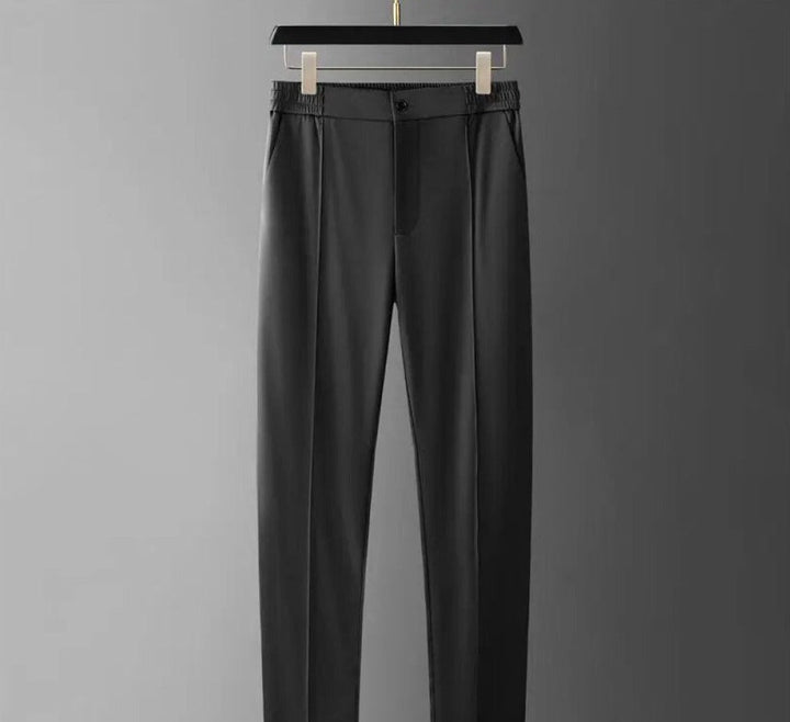 Schwarze Herrenanzughose, elegant, luxuriös, aus hochwertigem Material, für formelle Anlässe.