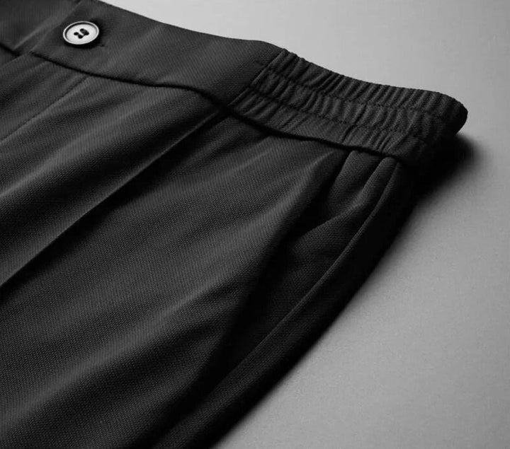 Schwarze Herren-Anzughose, elastischer Bund, Knopfverschluss, elegante Businessmode.