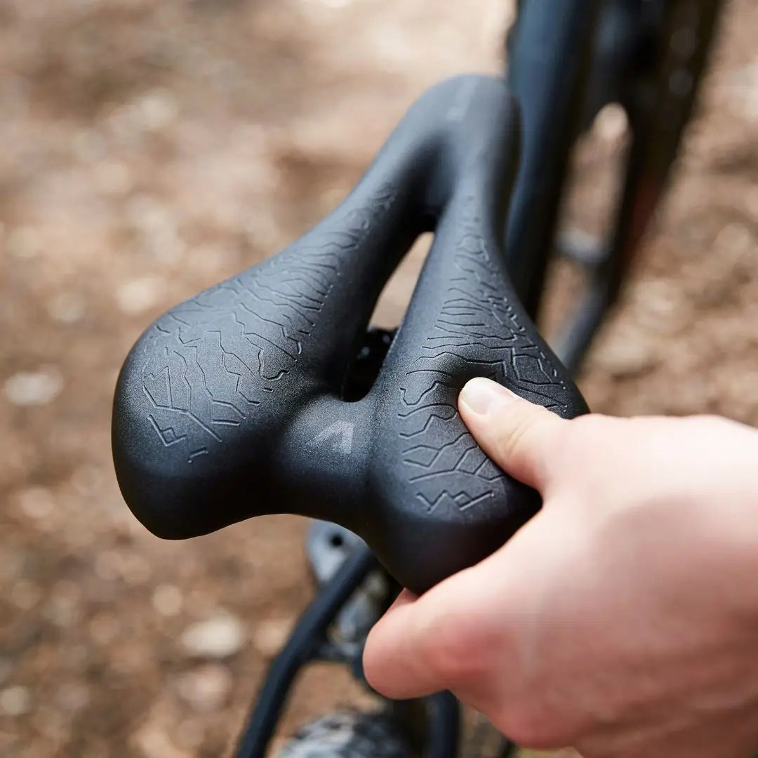 Ergonomické cyklistické sedlo s paměťovou pěnou – SaddlePeak AirRide