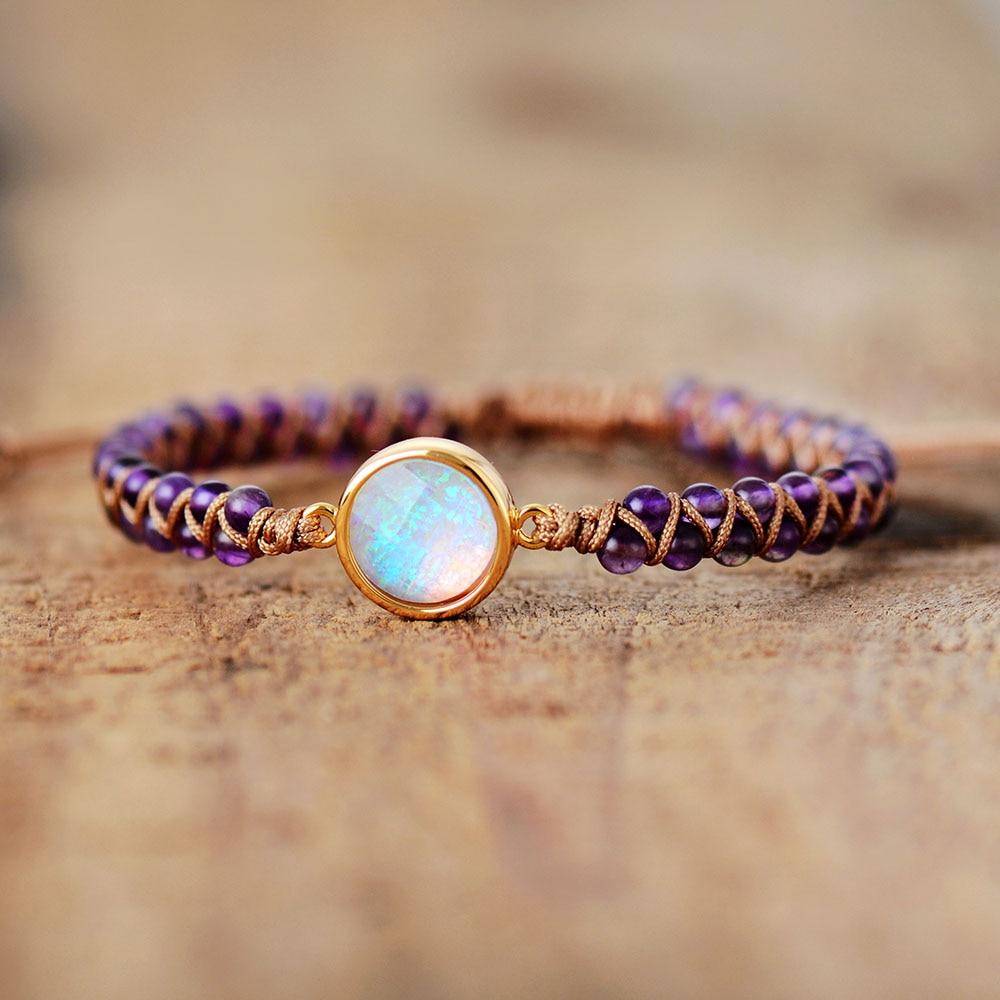 Boho-Armband mit Amethysten und Opal, handgefertigt, lila, geflochten, Yoga-Schmuck.