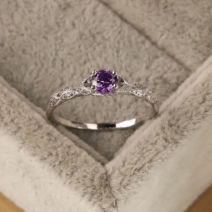 Silberring mit lila Amethyst und Diamanten, filigranes Design, Schmuck, Geschenk, Verlobungsring.