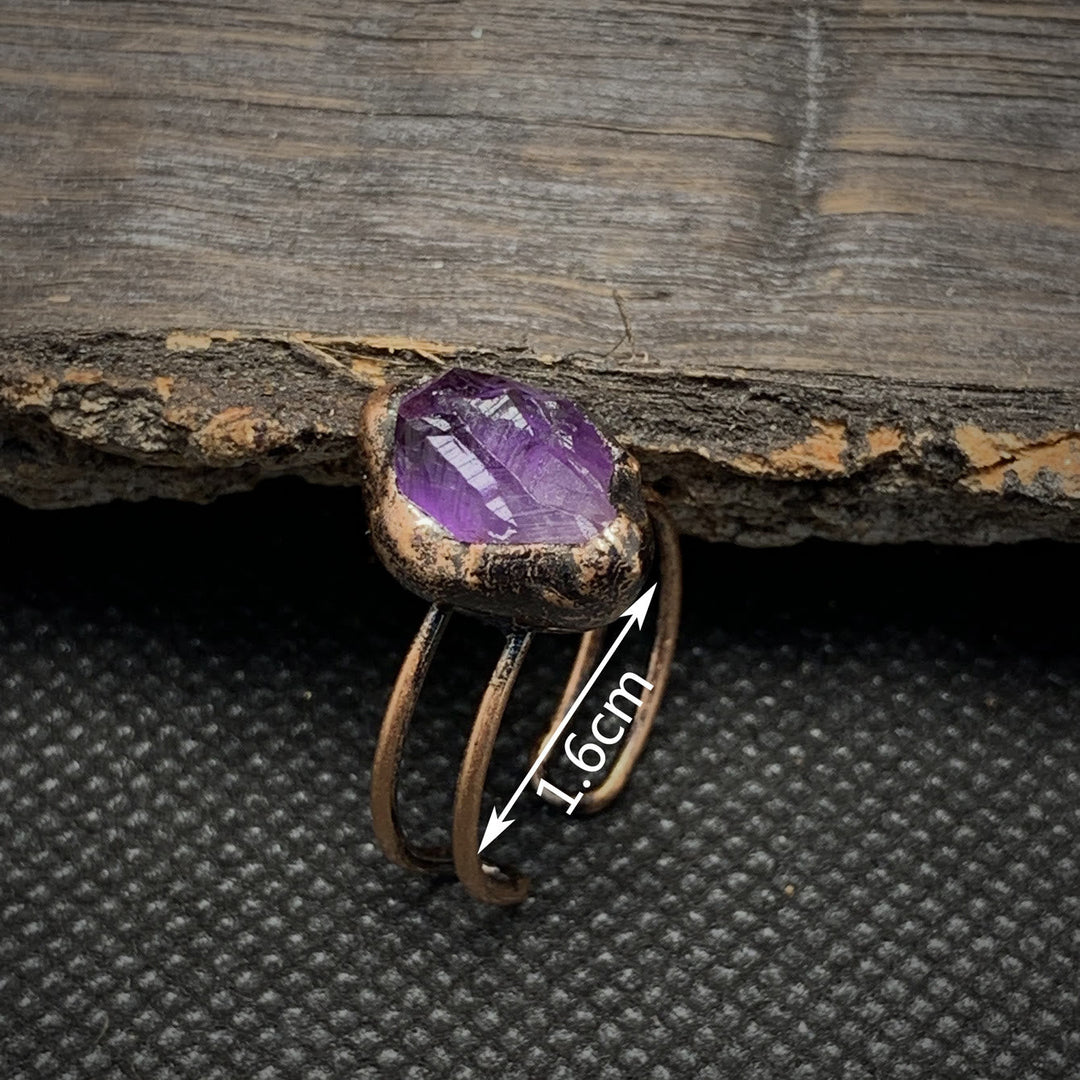 Rostfreier Stahlring mit lila Amethyst, handgefertigt, 1,6 cm, rustikales Design.