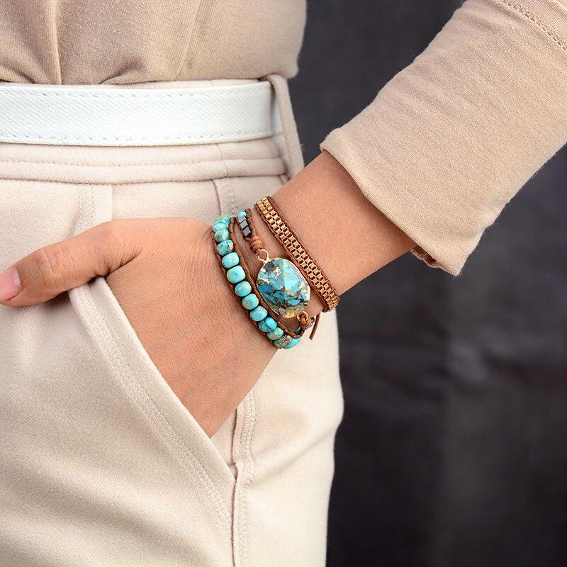 Damen Lederarmband mit blauen Steinen, Vintage-Stil, handgefertigt, modisches Schmuckstück.