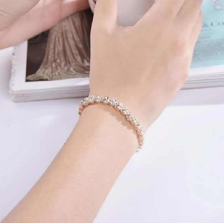 Damenarmband mit Kristallen, roségold, elegant, Schmuck, Accessoire, Geschenkidee, modisch