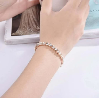 Damenarmband mit Kristallen, roségold, elegant, Schmuck, Accessoire, Geschenkidee, modisch