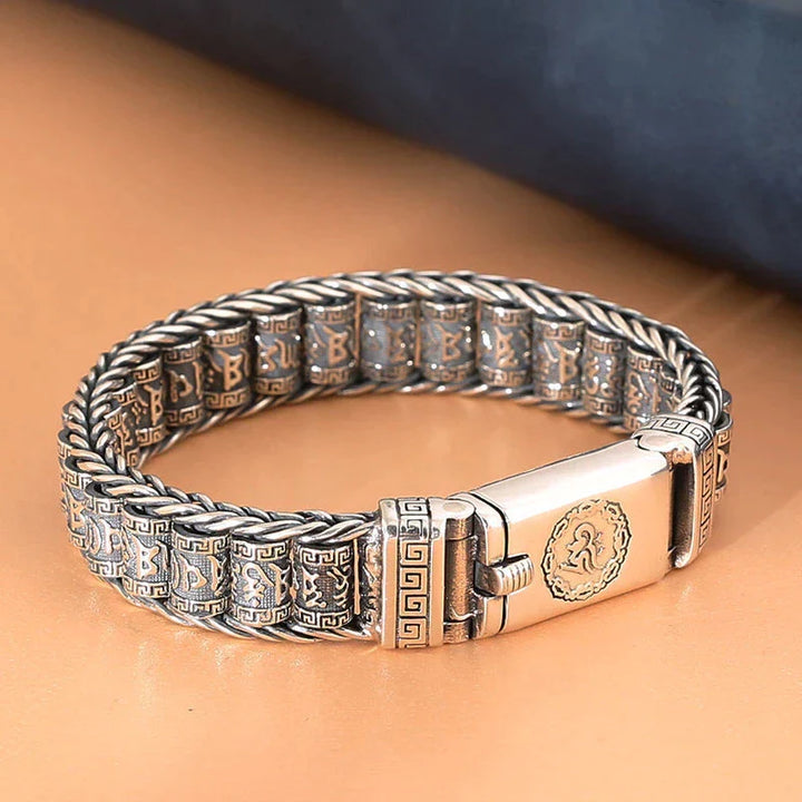 Silbernes Herrenarmband mit gravierten Mustern, Edelstahl, modisches Accessoire, Geschenkidee.