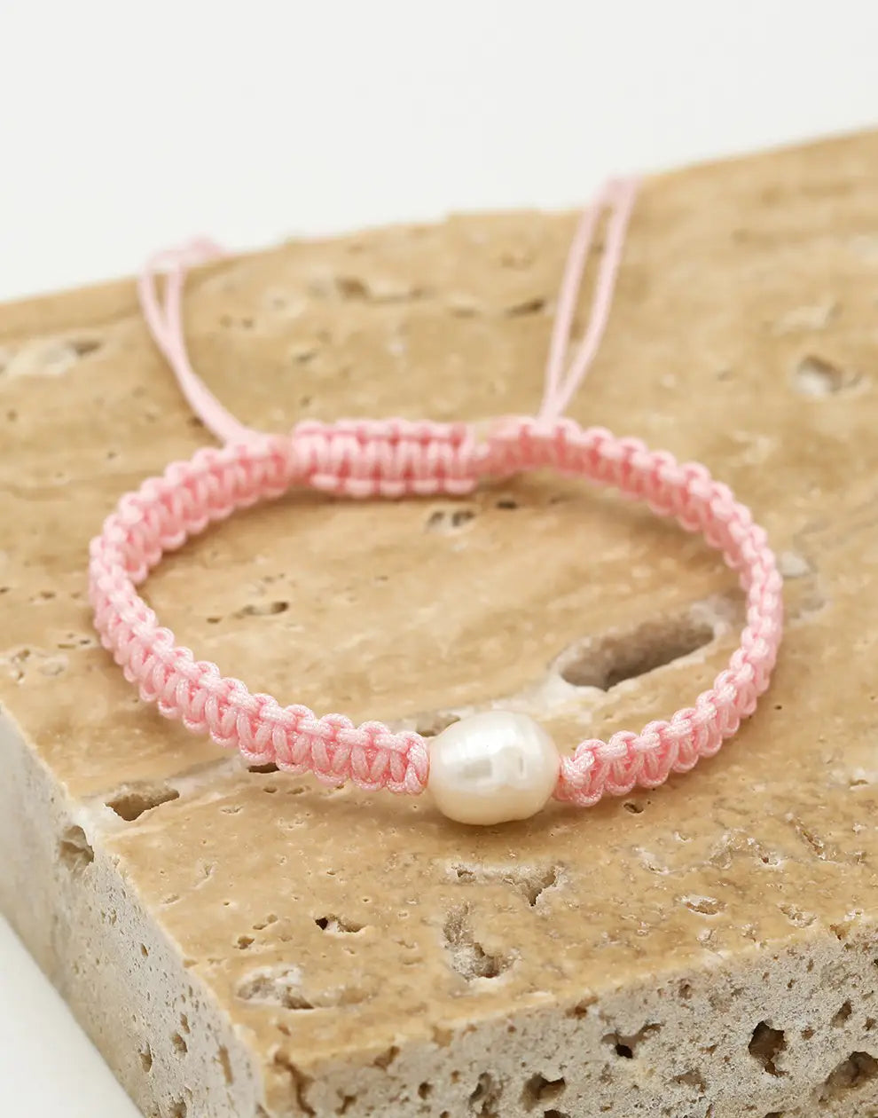 Rosa Makramee-Armband mit Perle, handgefertigt, Schmuck, Geschenkideen, modisch, elegant
