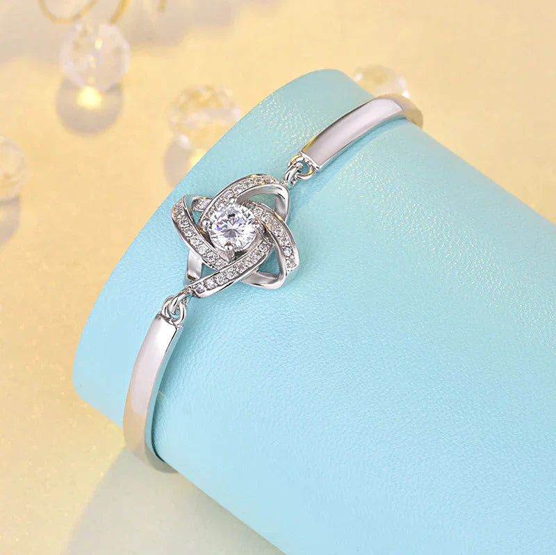 Silberarmband mit Kristall, elegantes Design, Damen-Schmuck, Geschenkidee, modisch, glänzend.