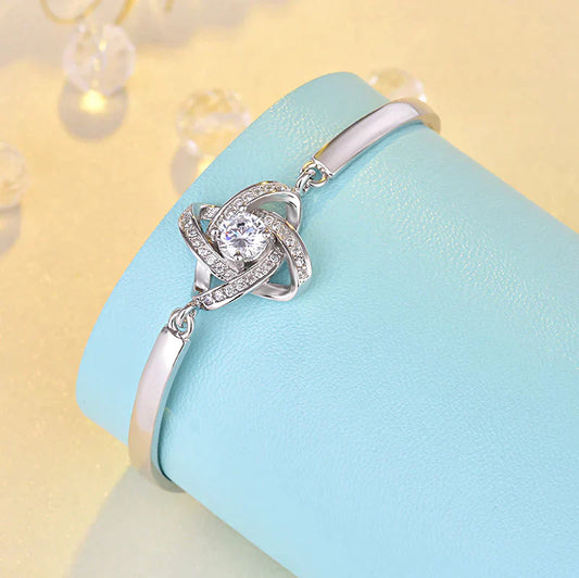 Silberarmband mit Kristall, elegantes Design, Damen-Schmuck, Geschenkidee, modisch, glänzend.