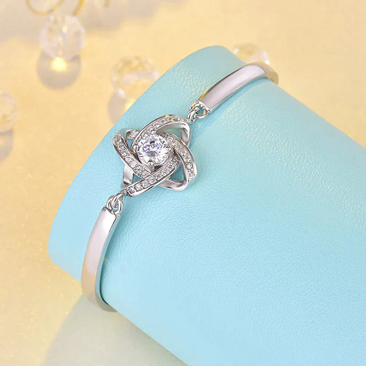 Silberarmband mit Kristall, elegantes Design, Damen-Schmuck, Geschenkidee, modisch, glänzend.