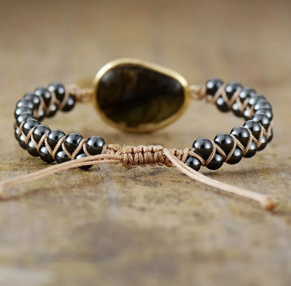 Handgefertigtes Armband mit schwarzen Perlen und braunem Band, Schmuck für Damen und Herren.