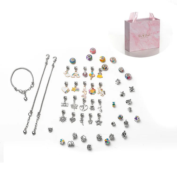 Charm-Armband-Set mit 50 silbernen Anhängern, Geschenkbox, DIY Schmuck, personalisierbar.