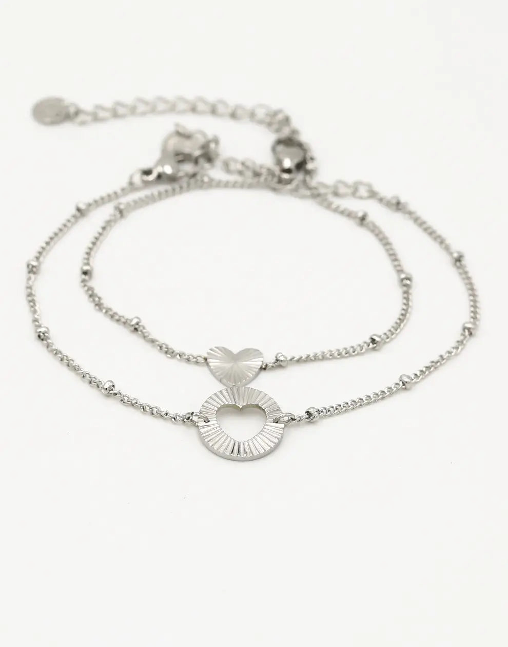 Zweiteiliges silbernes Freundschaftsarmband-Set mit Herzanhänger, verstellbar, Damenaccessoire.