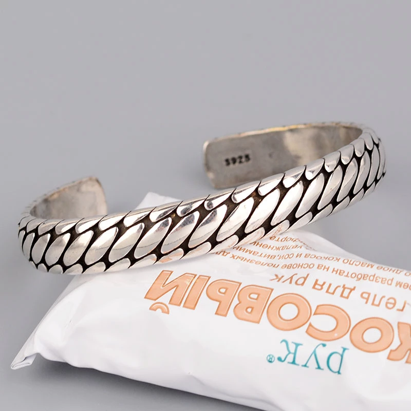 Silberarmreif 925, Fischgrätenmuster, handgefertigt, elegantes Schmuckdesign, Unisex-Armband