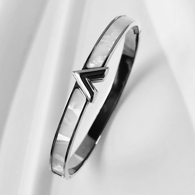 Silbernes Edelstahlarmband mit Zirkoneinlage, wasserdicht, luxuriöses Design für Damen.