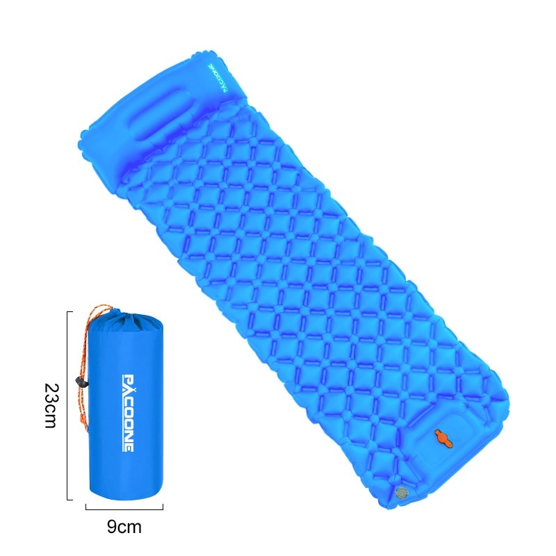 Blaue aufblasbare Isomatte mit Kissen, kompakt, ideal für Camping und Outdoor-Aktivitäten.